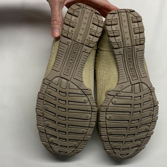 𝅺Skechers Relaxed Fit Denim Slip On Athletic Casual Shoe Size 8 Colour Natural - Picture 6 of 8